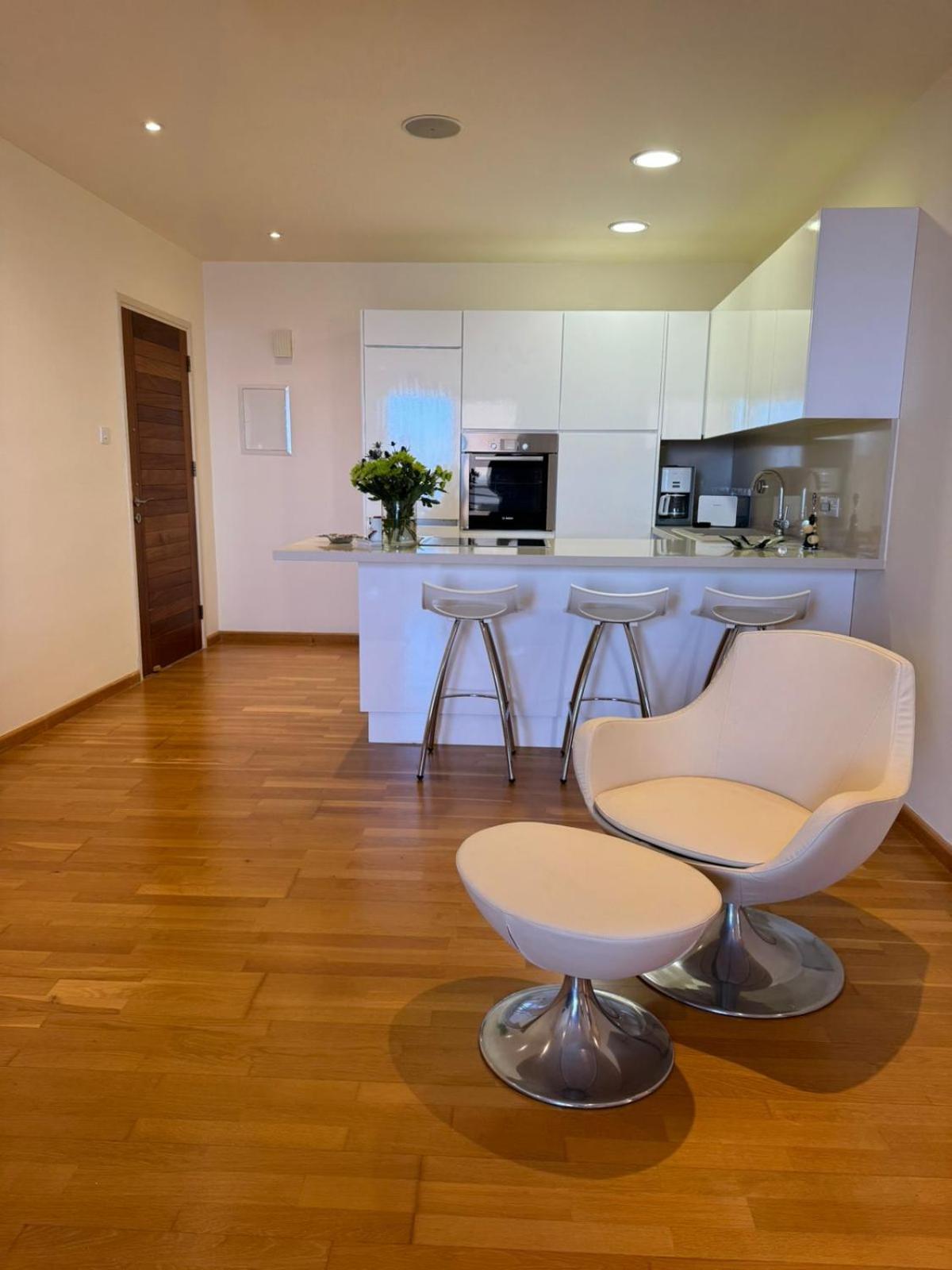 11 Suites - Golden Sunrise Suite ラルナカ 部屋 写真