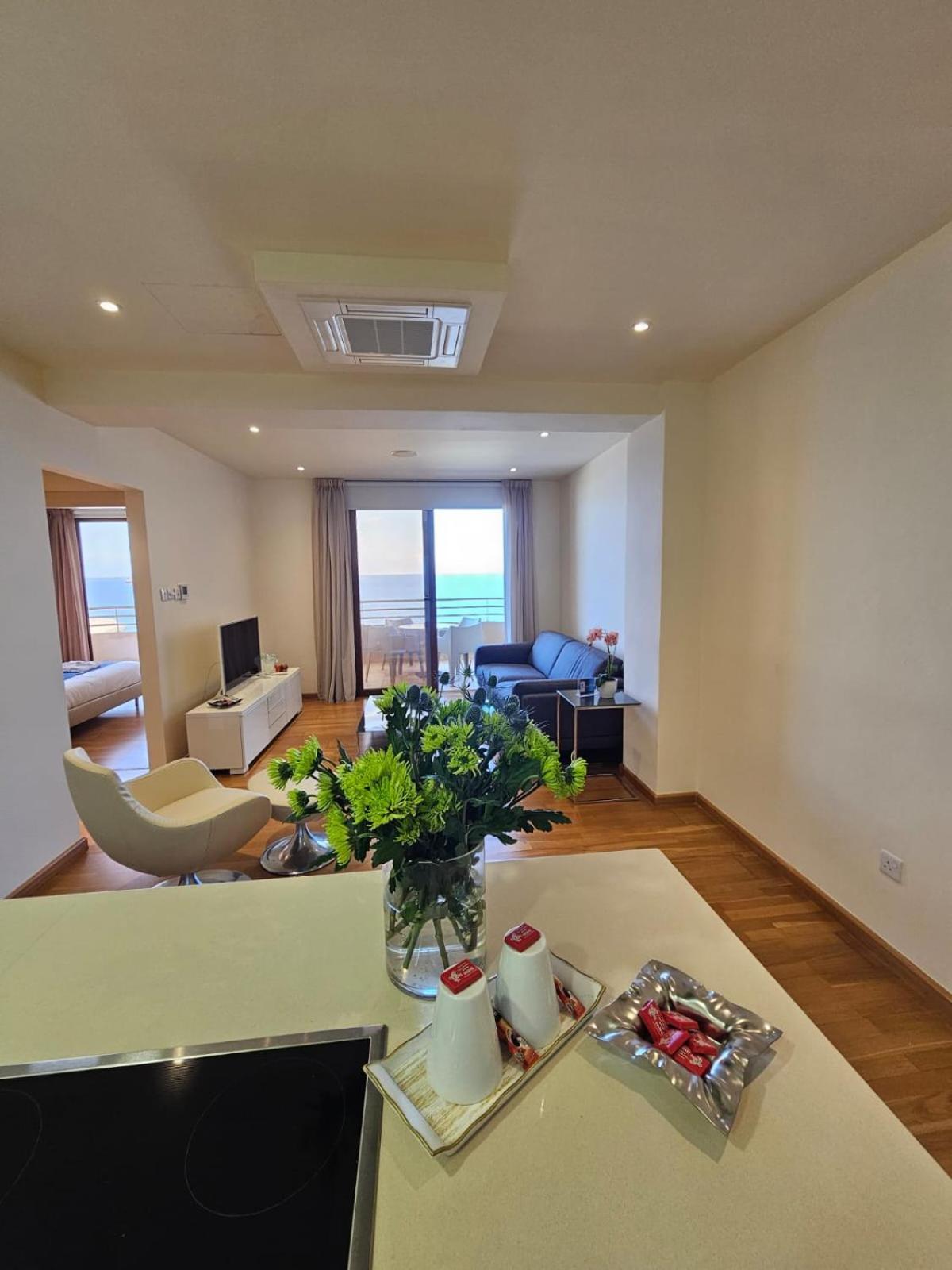 11 Suites - Golden Sunrise Suite ラルナカ 部屋 写真